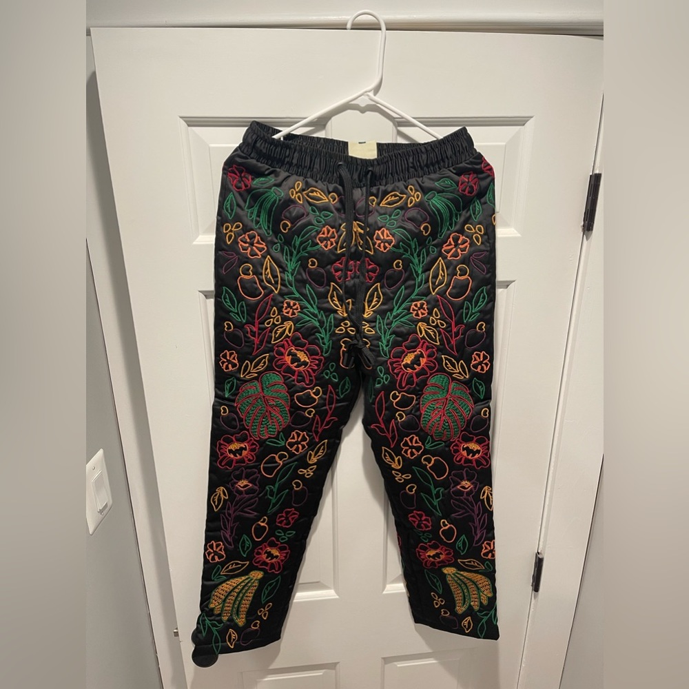 Farm Rio Black Embroidered Pants. 293269. Size XS.